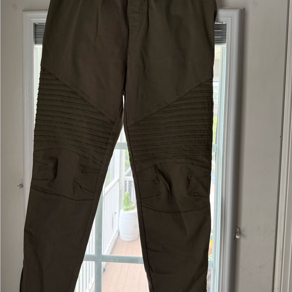 Woman’s Olive Green Pants